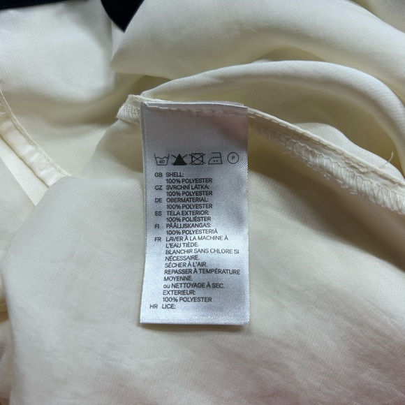 H&M Ivory Blouse with Black Accents - Picture 5 of 6